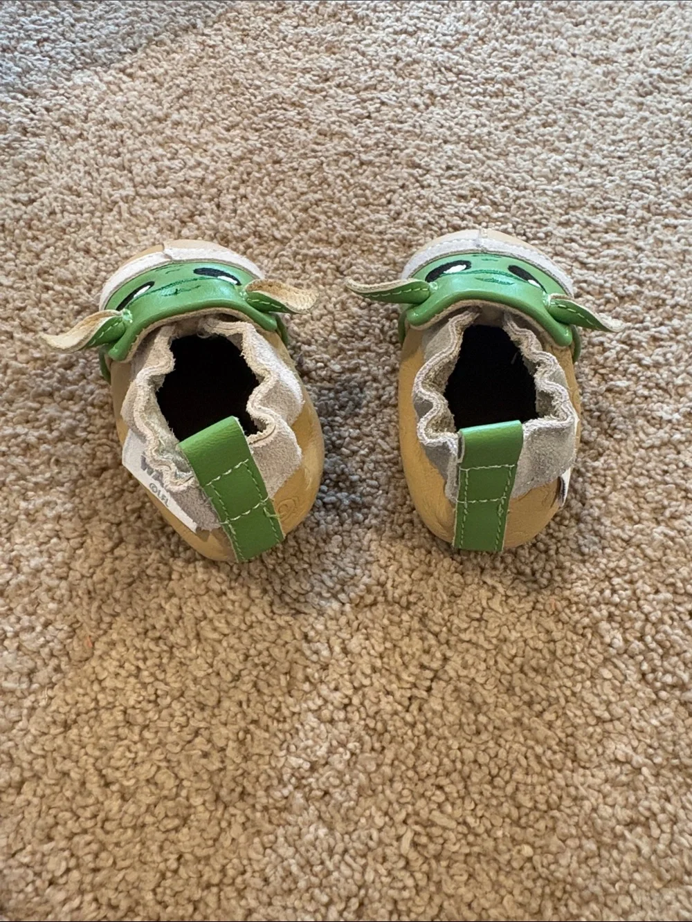 Robeez leather moccasin crib shoes Star Wars grogu baby yoda the child